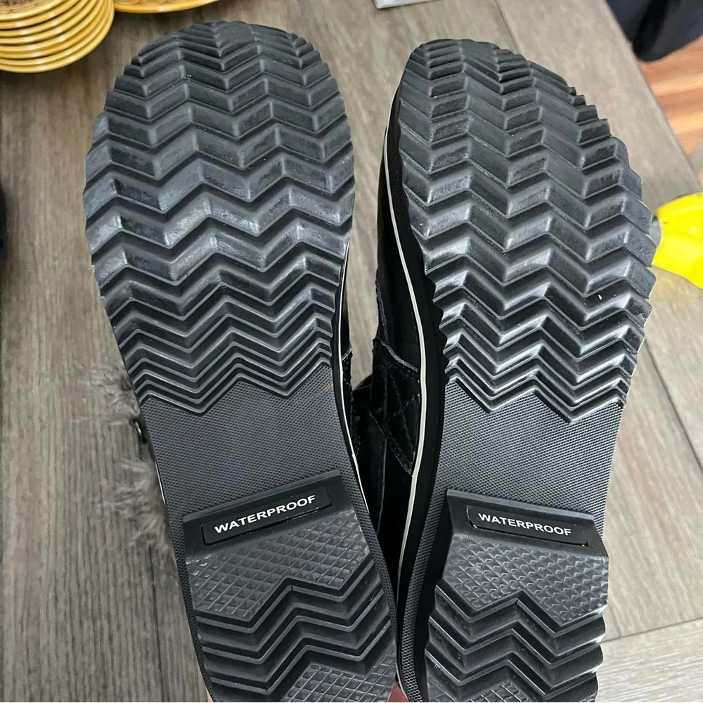 Black fur sorel boots - Picture 5 of 5